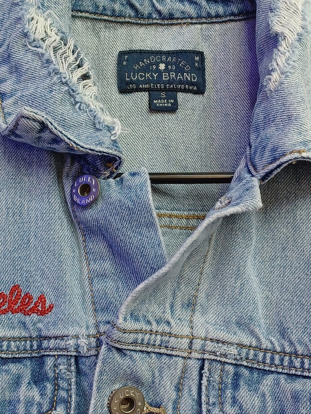 Lucky Brand Distressed Denim Boyfriend Trucker Jacket Los Angeles Heart ❤️✨️ - Picture 6 of 9